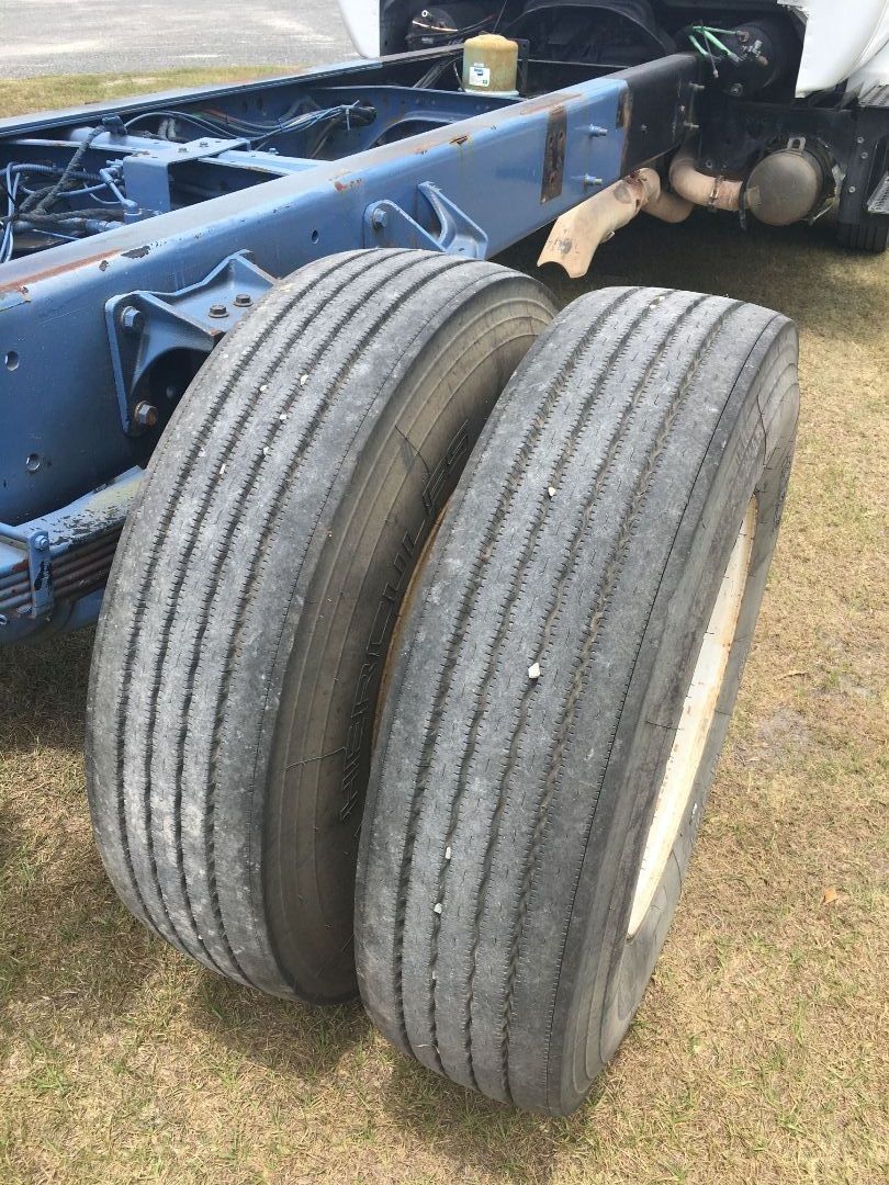 2008 FORD F750 XL - Image 24